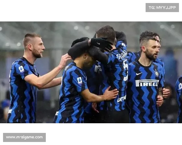 巴斯托尼夸张倒地致卢卡库被误判罚下,赛后遭球迷强烈谴责 巴斯托尼夸张倒地致卢卡库被误判罚下,赛后遭球迷强烈谴责